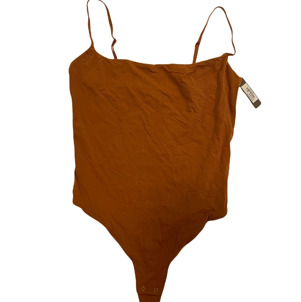 SKIMS FITS EVERYBODY CAMI BODYSUIT
COPPER